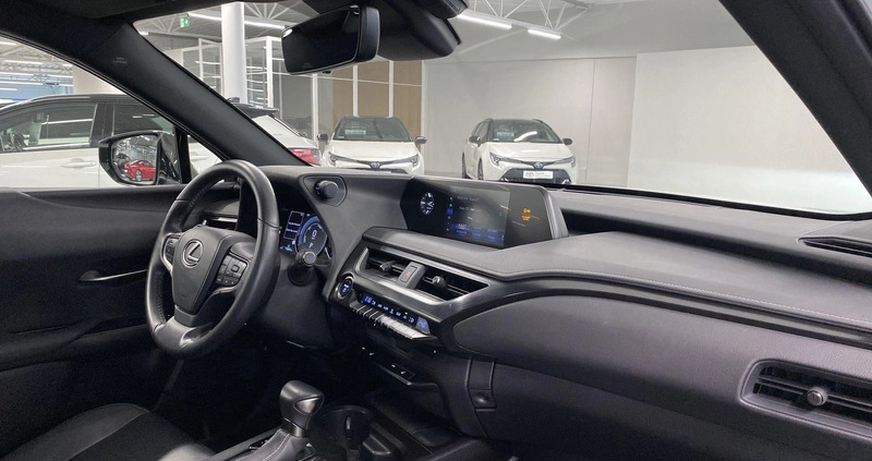 Lexus UX cena 144000 przebieg: 75826, rok produkcji 2021 z Sianów małe 172